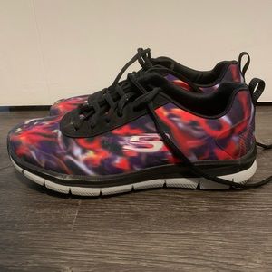 Sketcher’s Comfort Flex Non-Slip Shoes (Size 8)